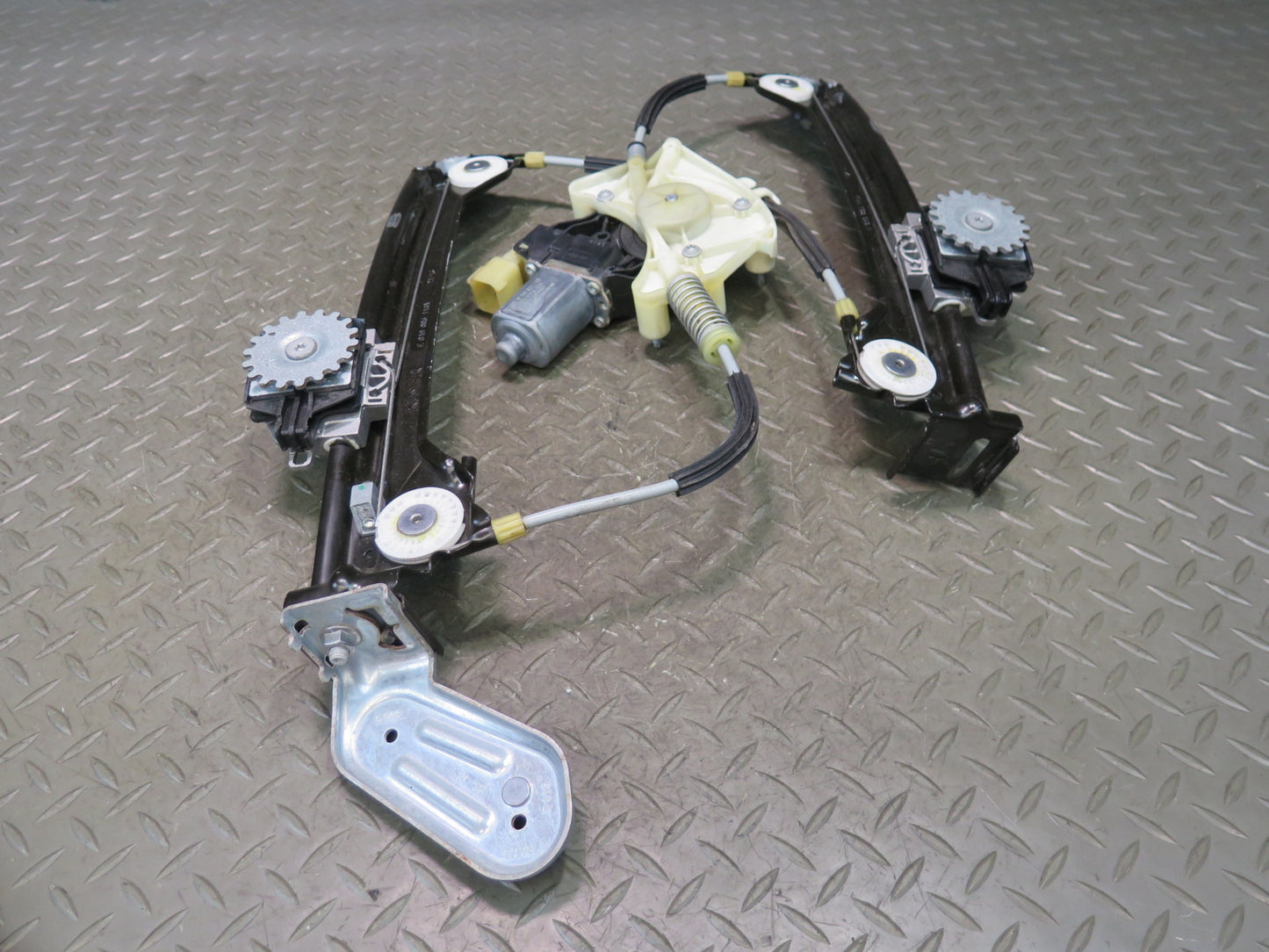 2014-2020 Maserati Ghibli M157 Rear Left Driver Door Window Regulator W/ Motor