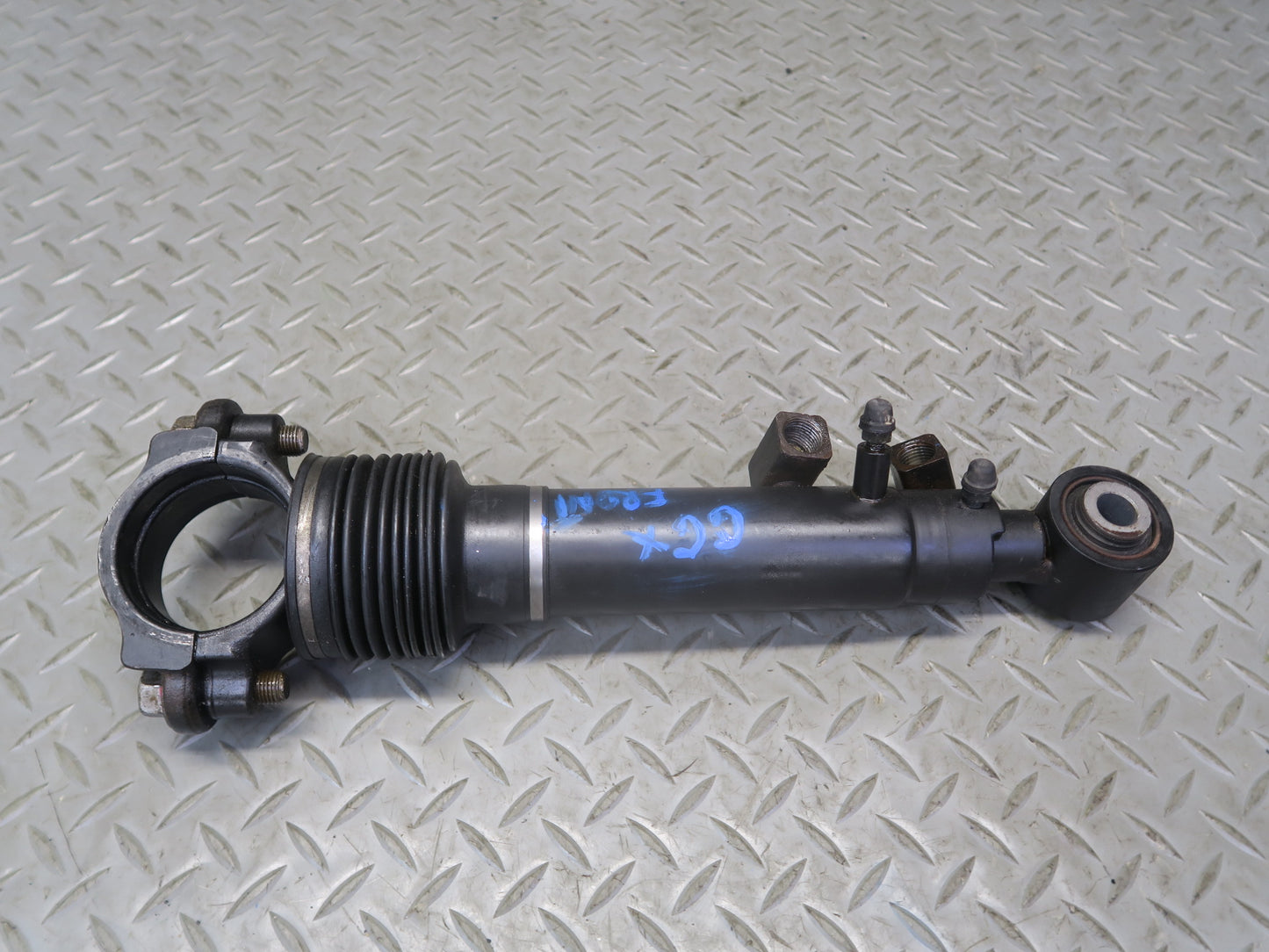 2010-2013 Lexus URJ150L GX460 AWD Front Stabilizer Hydraulic Cylinder
