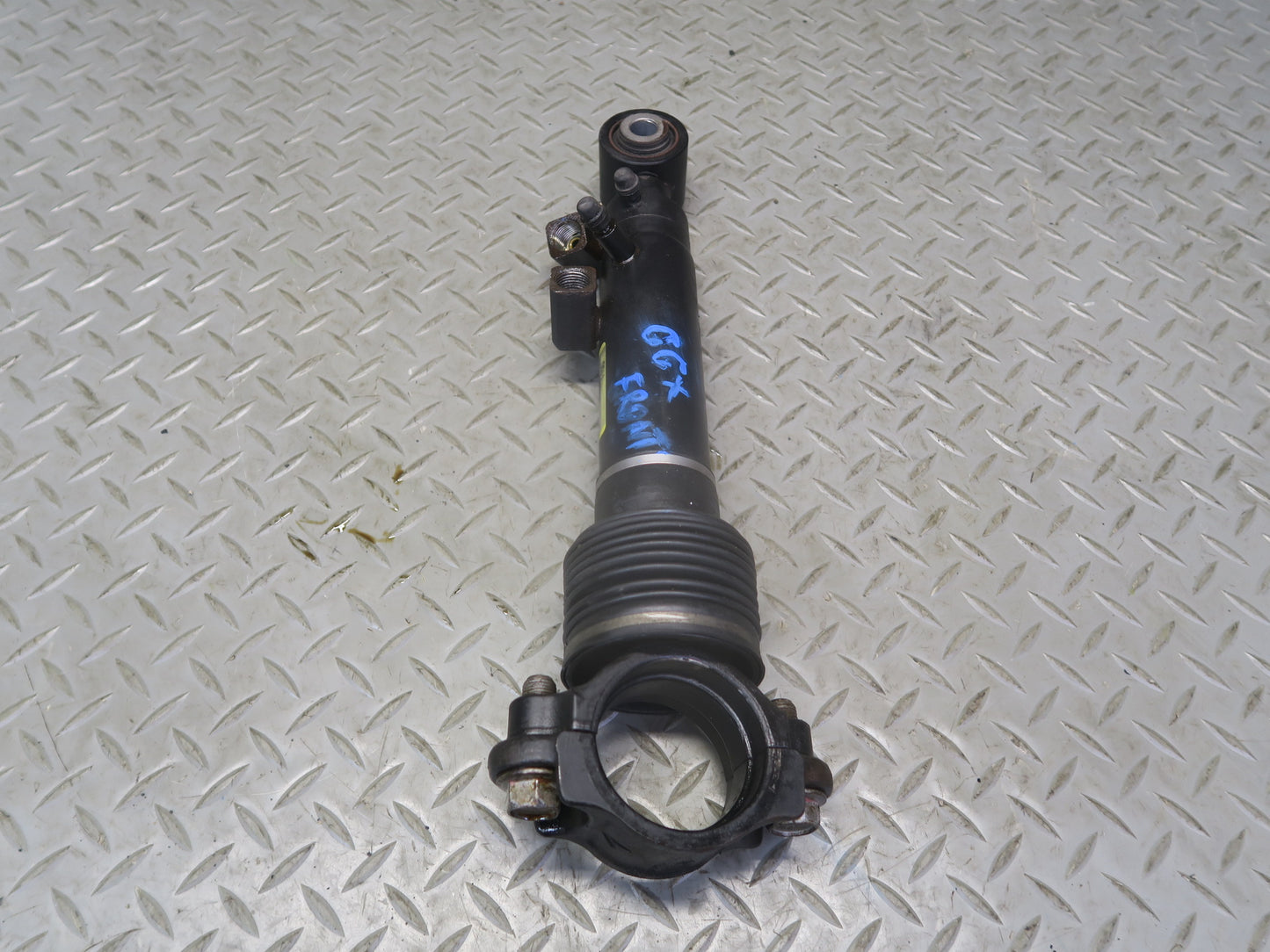 2010-2013 Lexus URJ150L GX460 AWD Front Stabilizer Hydraulic Cylinder