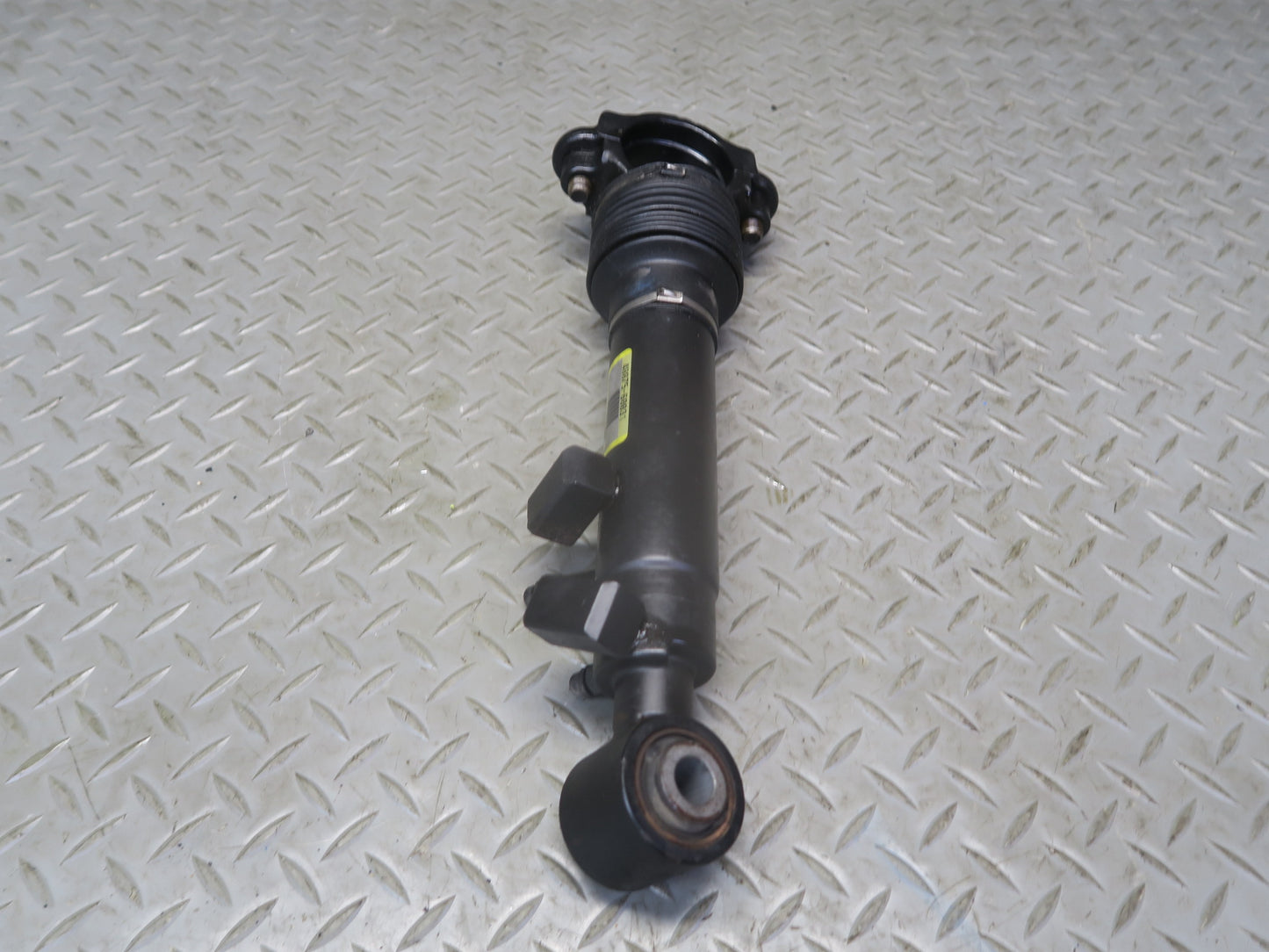 2010-2013 Lexus URJ150L GX460 AWD Front Stabilizer Hydraulic Cylinder