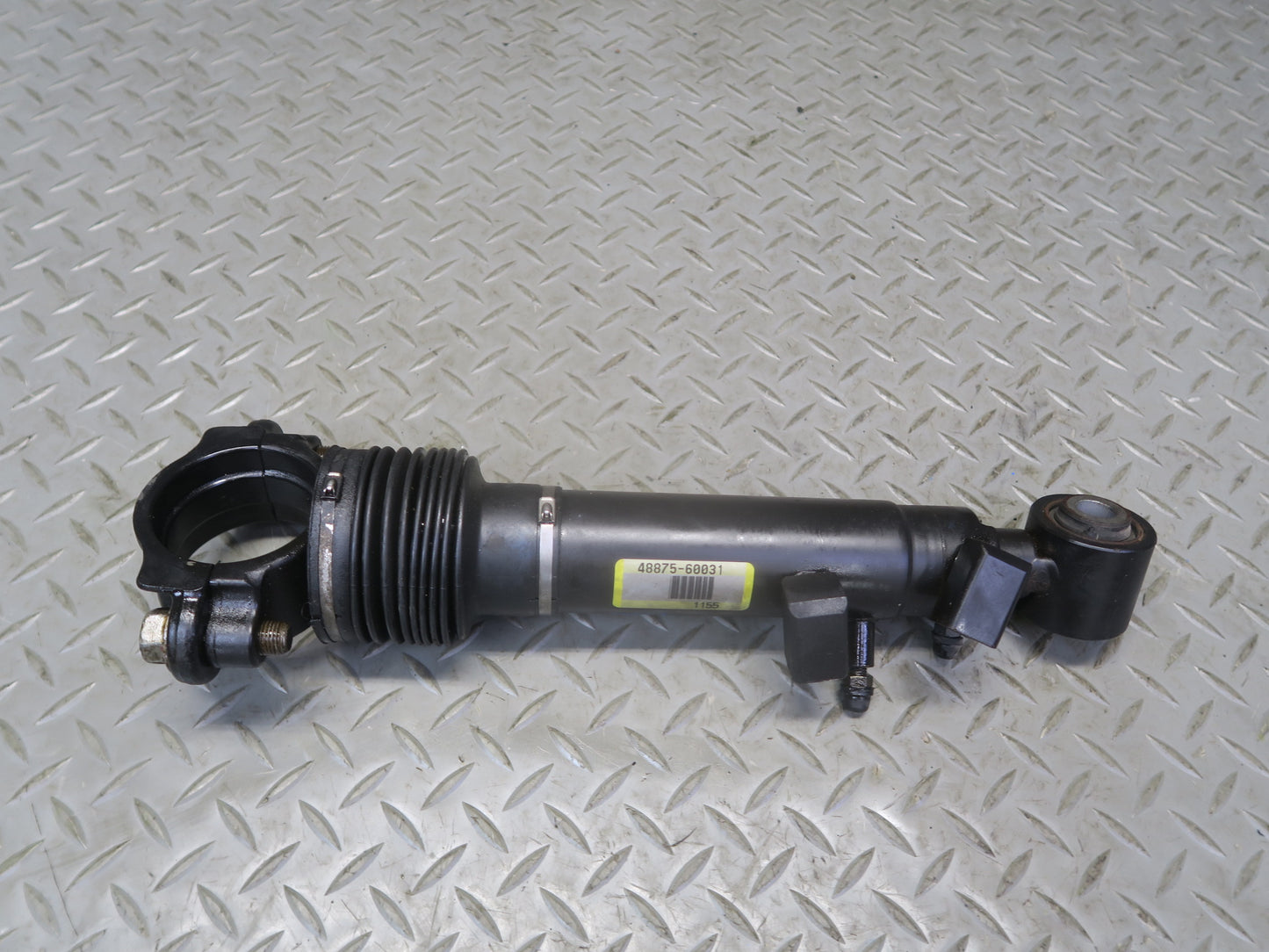 2010-2013 Lexus URJ150L GX460 AWD Front Stabilizer Hydraulic Cylinder