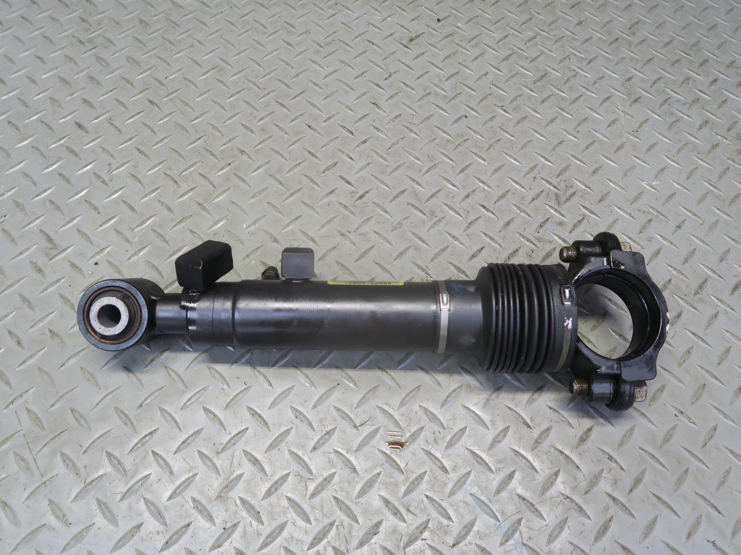 2010-2013 Lexus URJ150L GX460 AWD Front Stabilizer Hydraulic Cylinder
