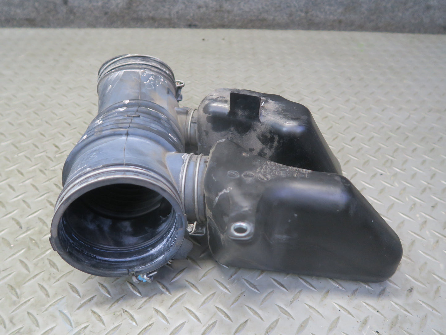 2010-2023 Lexus URJ150L GX460 Air Intake Cleaner Resonator 17896-38010