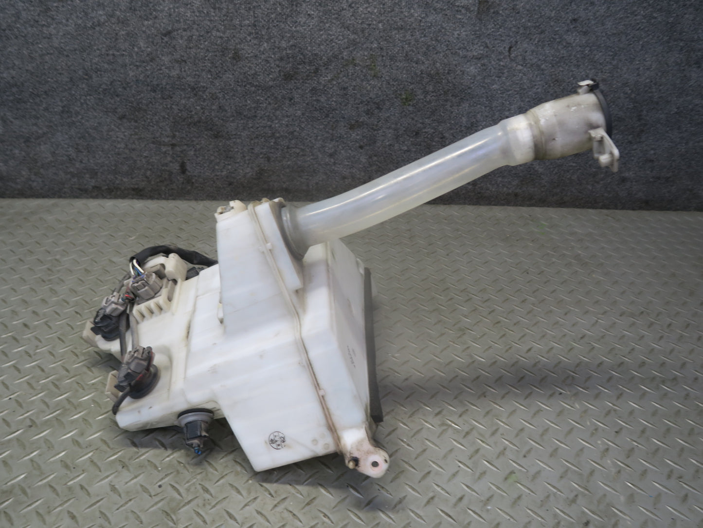 2010-2013 Lexus URJ150L GX460 Windshield Washer Fluid Reservoir Tank w Pump