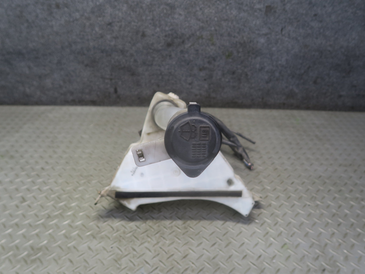 2010-2013 Lexus URJ150L GX460 Windshield Washer Fluid Reservoir Tank w Pump