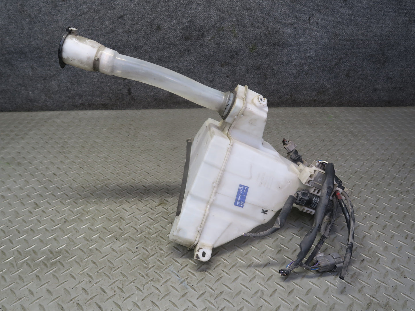 2010-2013 Lexus URJ150L GX460 Windshield Washer Fluid Reservoir Tank w Pump