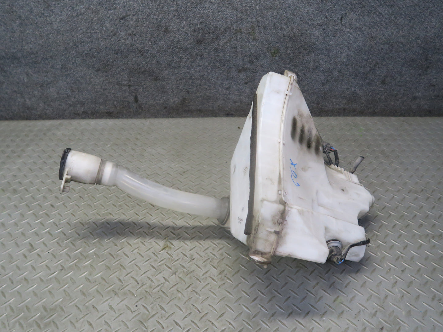 2010-2013 Lexus URJ150L GX460 Windshield Washer Fluid Reservoir Tank w Pump
