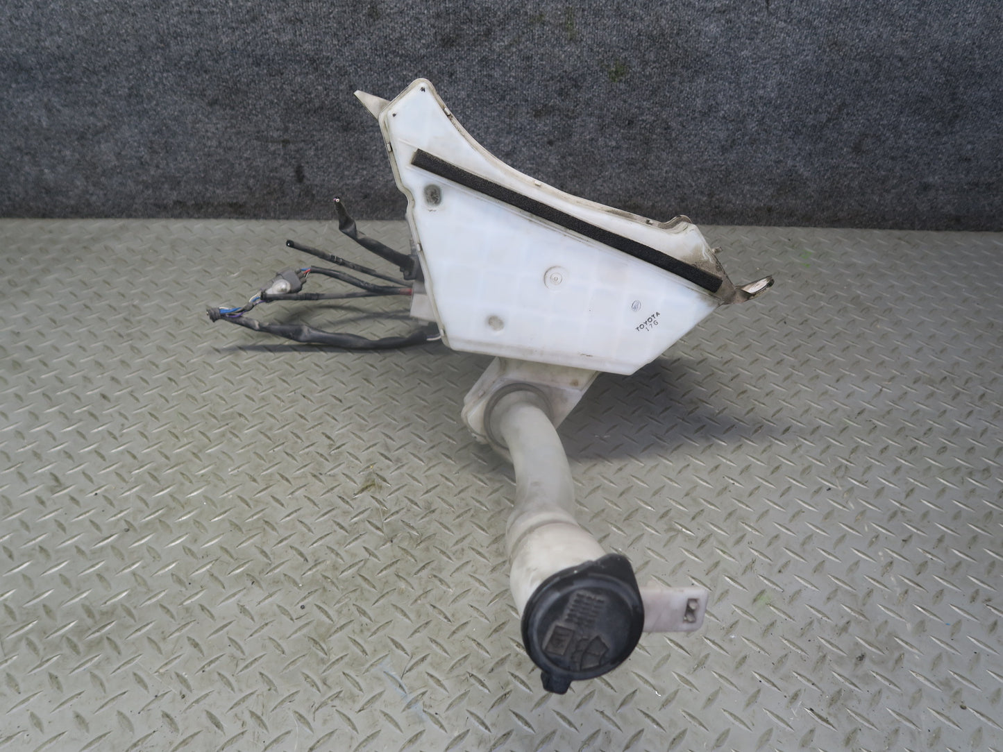 2010-2013 Lexus URJ150L GX460 Windshield Washer Fluid Reservoir Tank w Pump