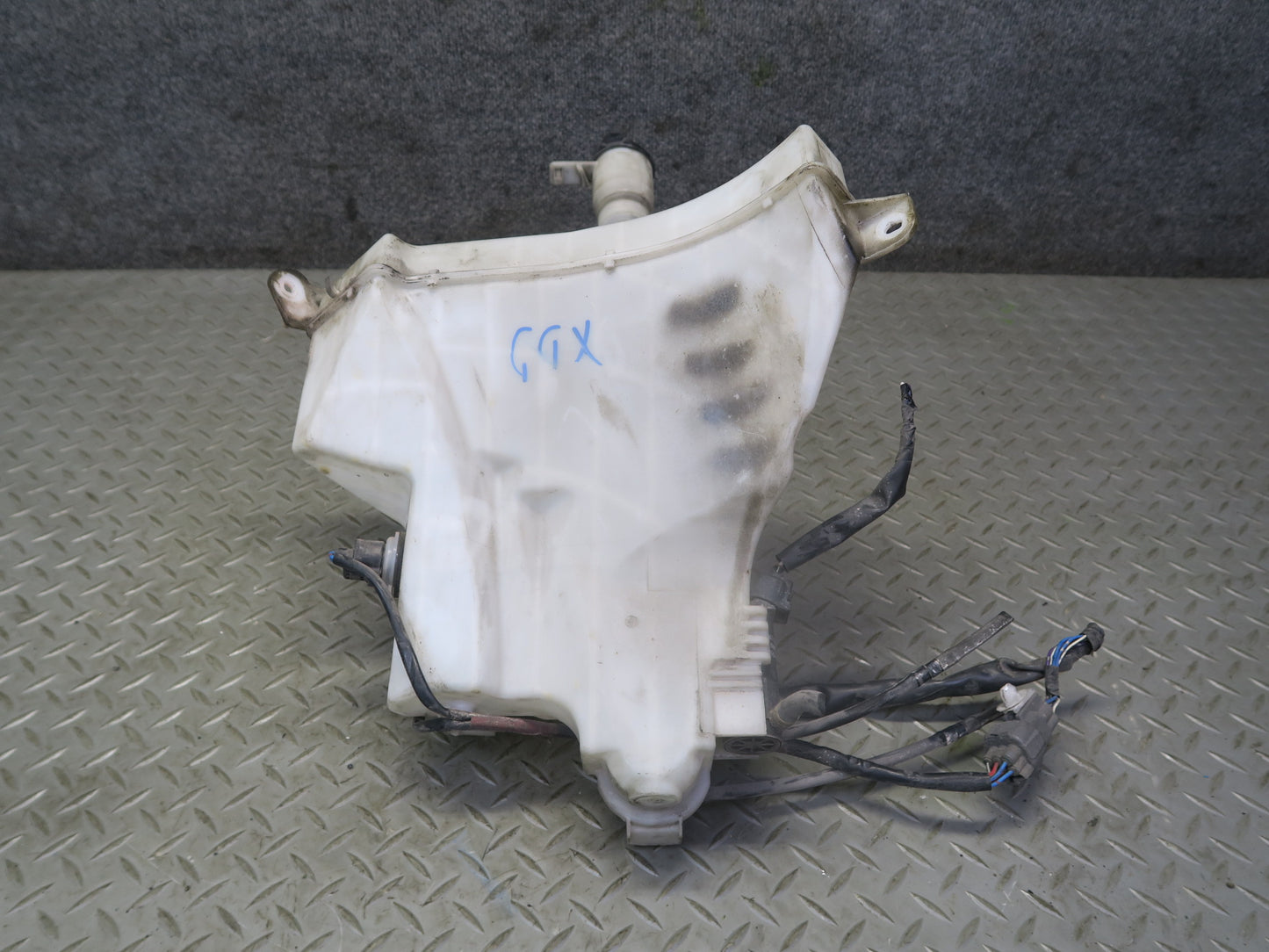 2010-2013 Lexus URJ150L GX460 Windshield Washer Fluid Reservoir Tank w Pump