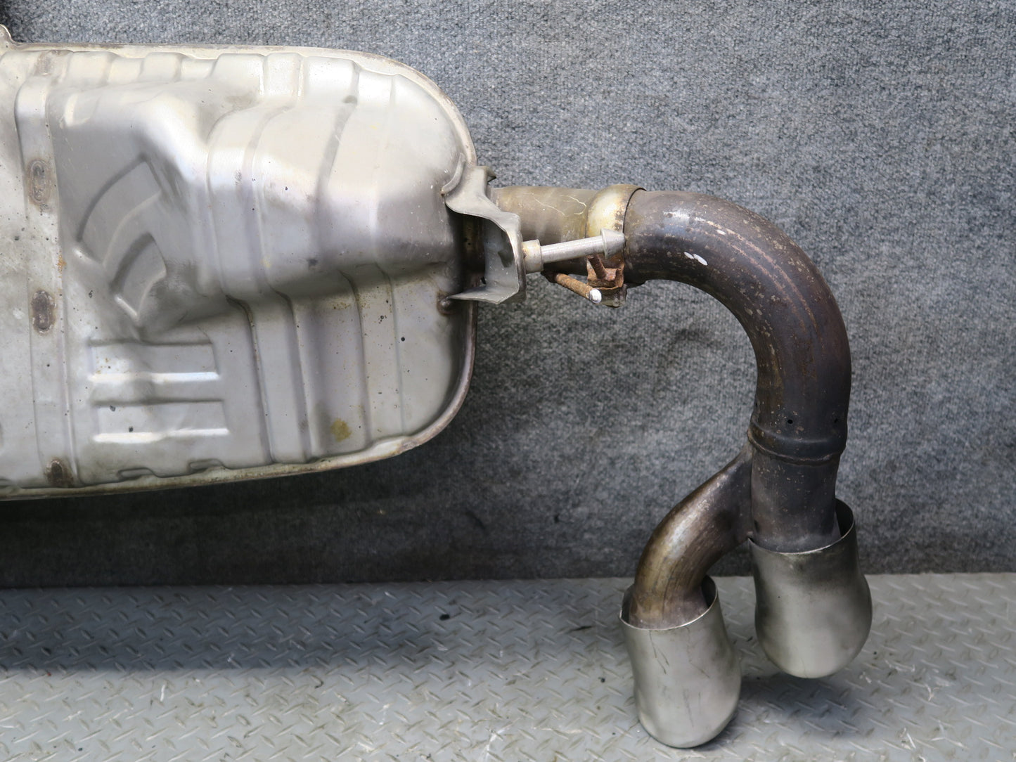 2008-2010 Porsche Cayenne 957 Turbo Rear Exhaust Muffler w Tips