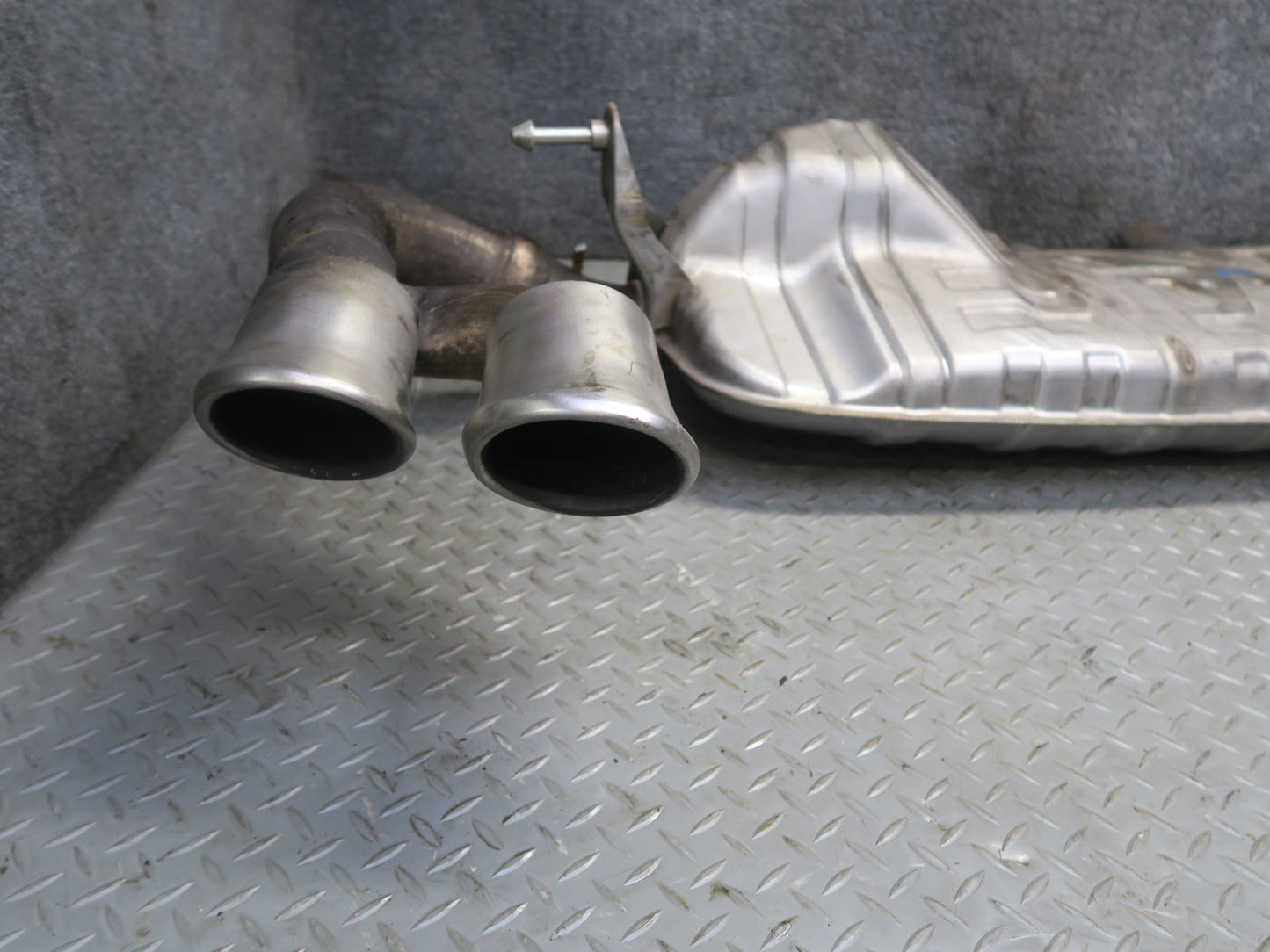2008-2010 Porsche Cayenne 957 Turbo Rear Exhaust Muffler w Tips