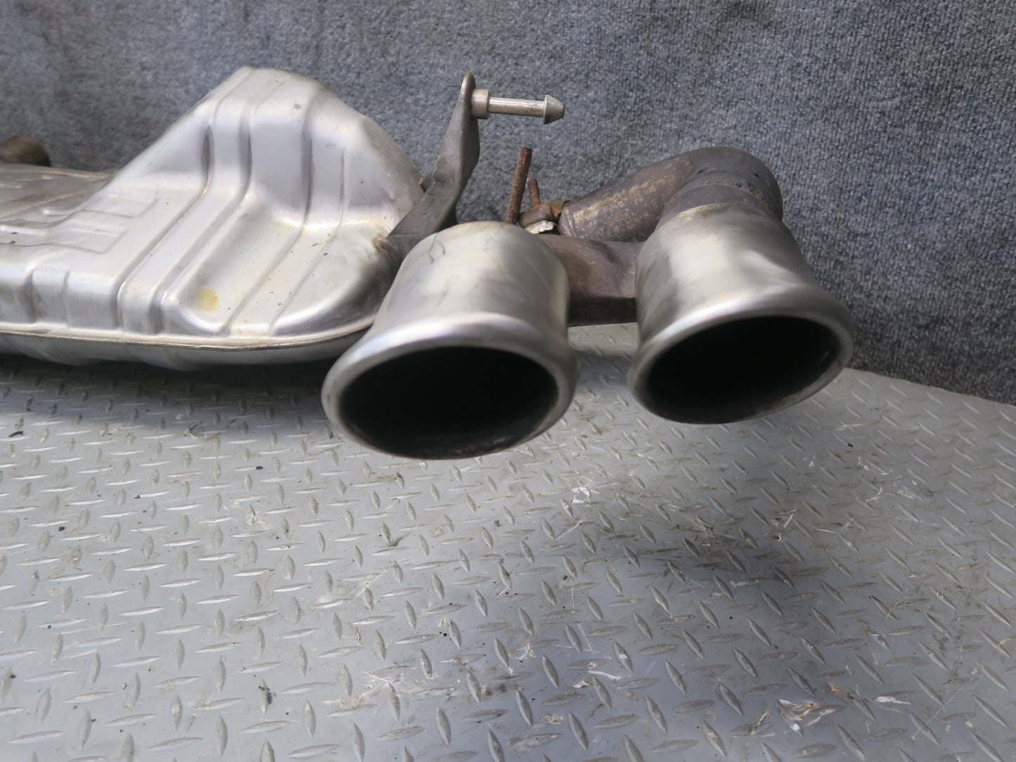 2008-2010 Porsche Cayenne 957 Turbo Rear Exhaust Muffler w Tips