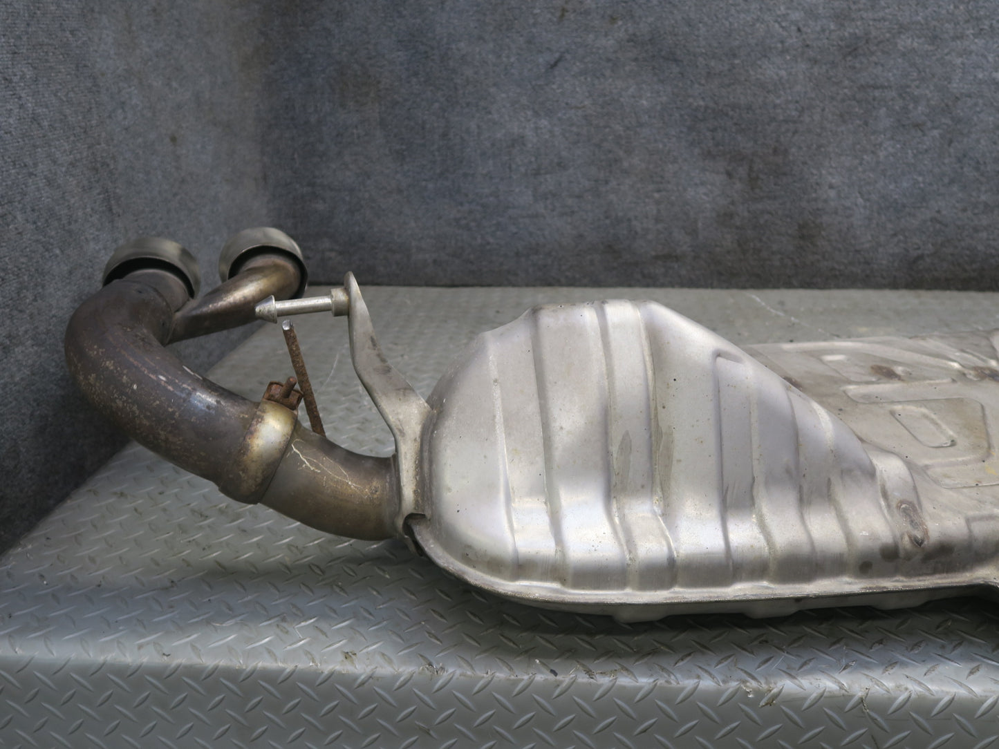 2008-2010 Porsche Cayenne 957 Turbo Rear Exhaust Muffler w Tips