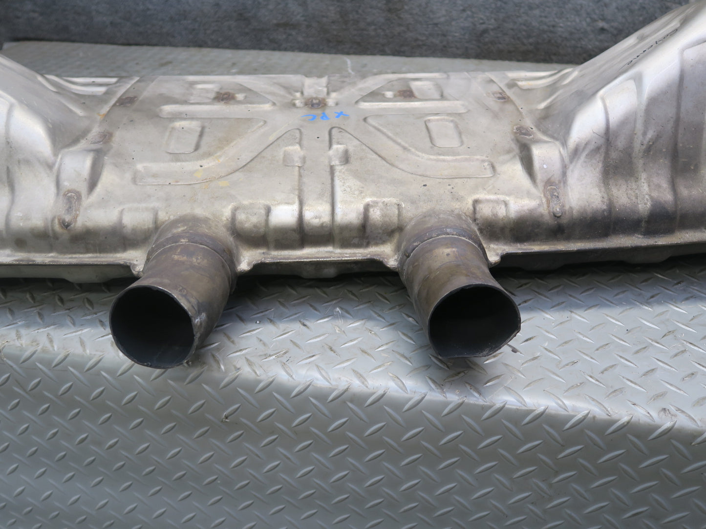 2008-2010 Porsche Cayenne 957 Turbo Rear Exhaust Muffler w Tips