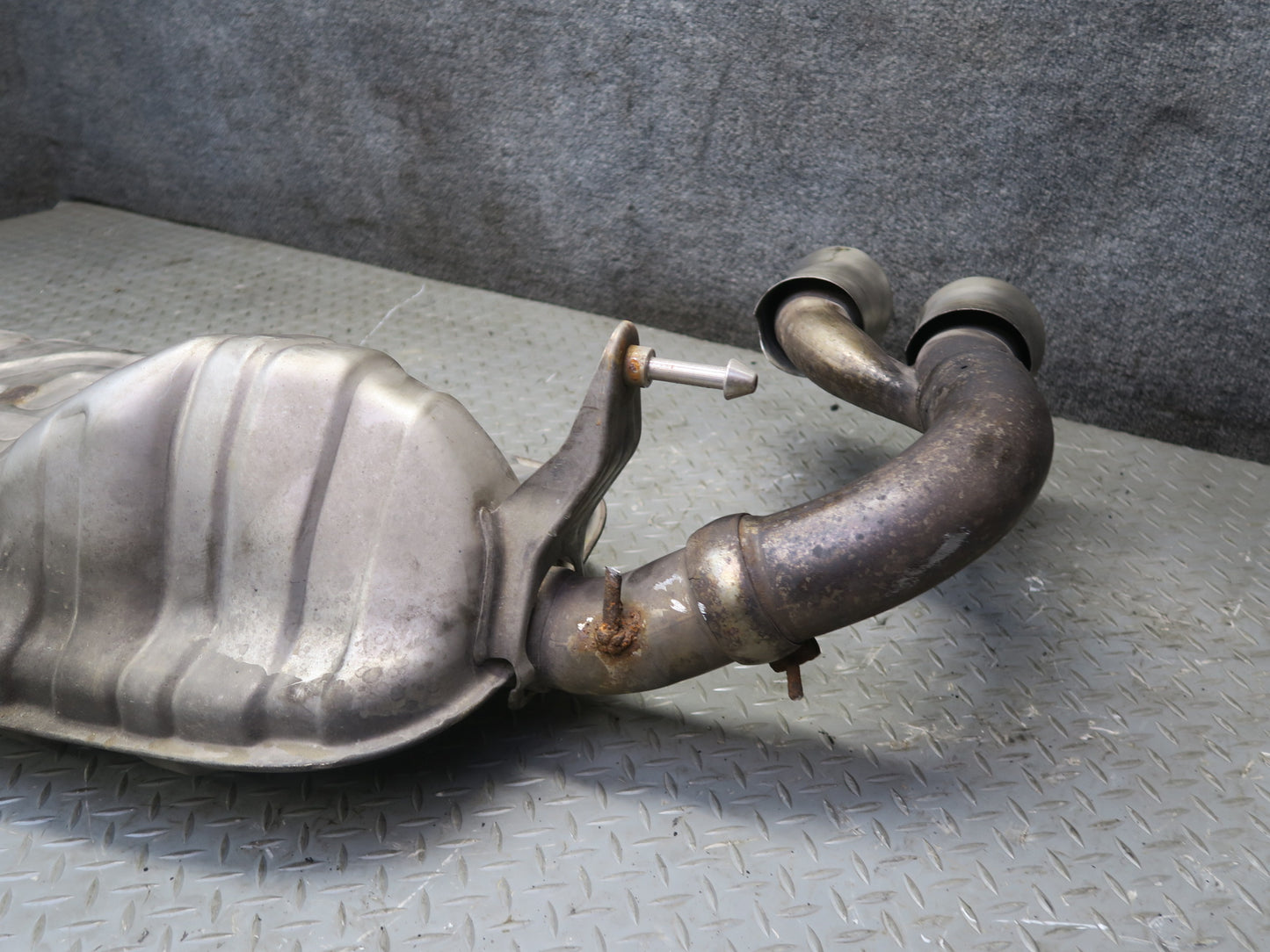 2008-2010 Porsche Cayenne 957 Turbo Rear Exhaust Muffler w Tips