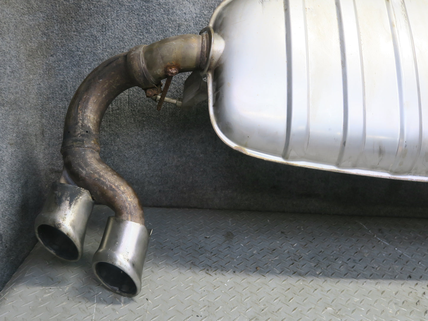 2008-2010 Porsche Cayenne 957 Turbo Rear Exhaust Muffler w Tips