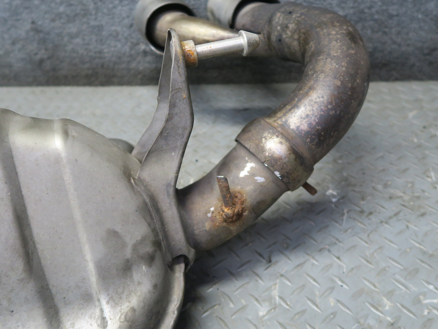 2008-2010 Porsche Cayenne 957 Turbo Rear Exhaust Muffler w Tips