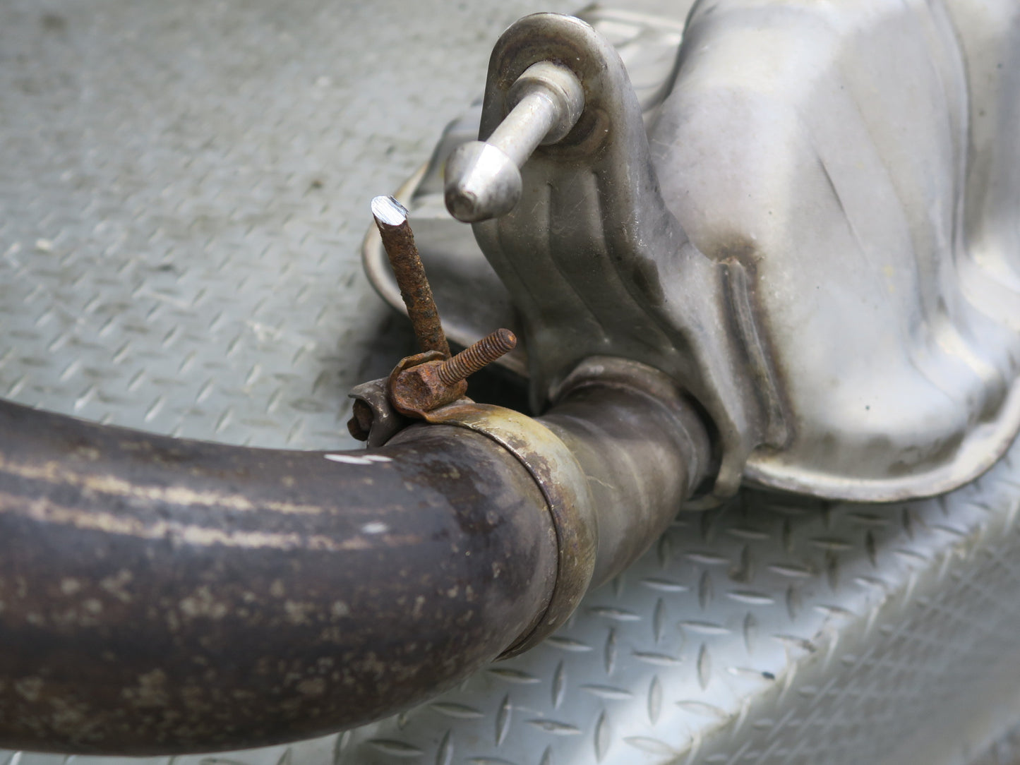 2008-2010 Porsche Cayenne 957 Turbo Rear Exhaust Muffler w Tips