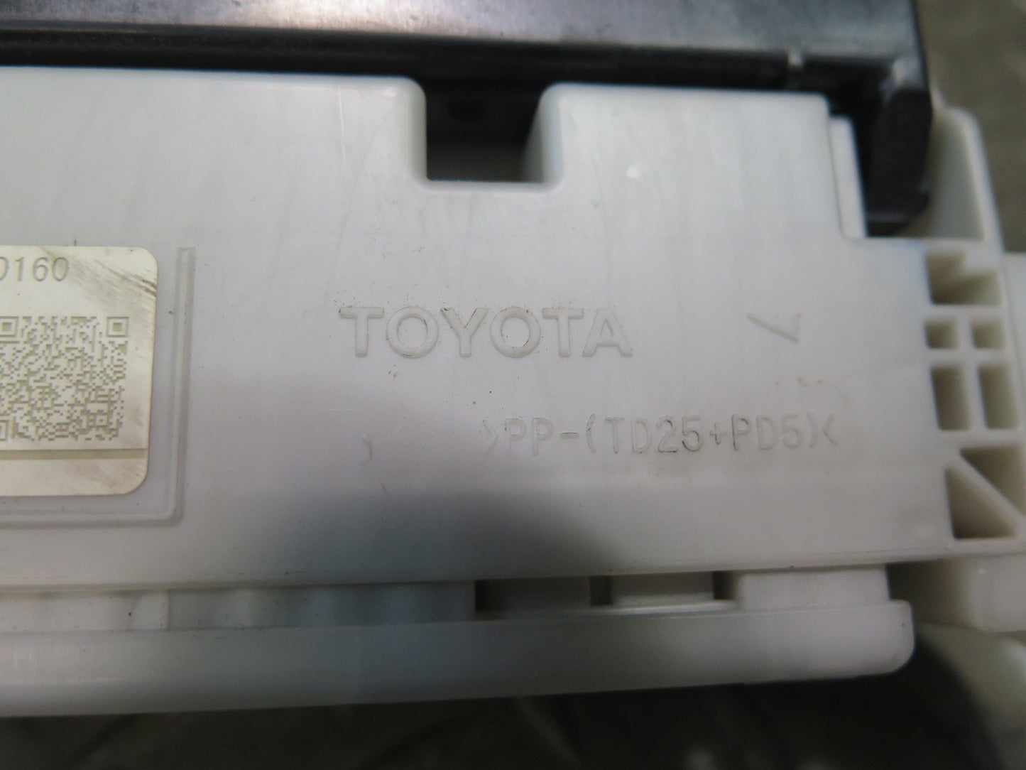 2010-2013 Lexus URJ150L GX460 MPX Multiplex Body Control Module Fuse Box