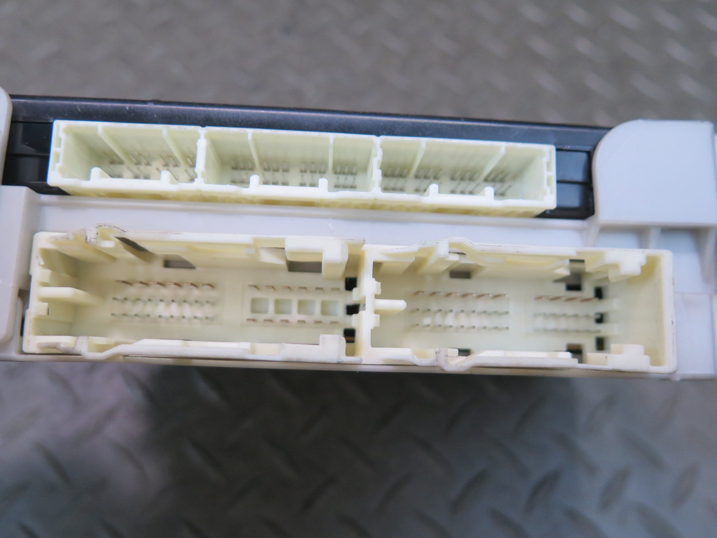 2010-2013 Lexus URJ150L GX460 MPX Multiplex Body Control Module Fuse Box