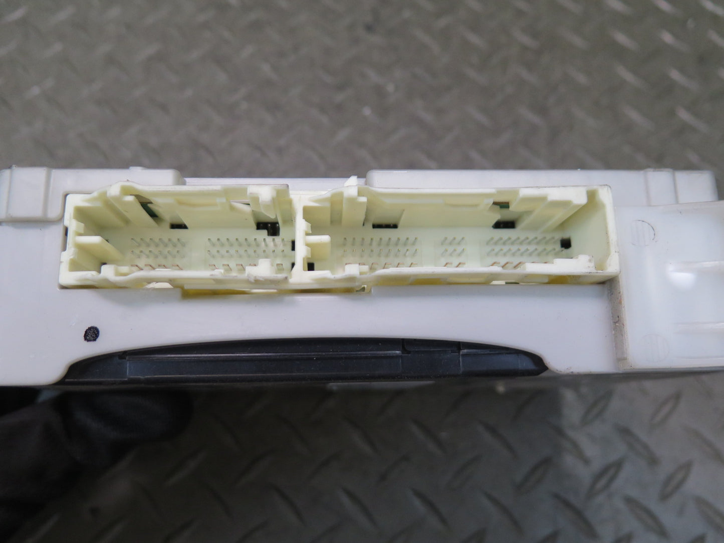 2010-2013 Lexus URJ150L GX460 MPX Multiplex Body Control Module Fuse Box