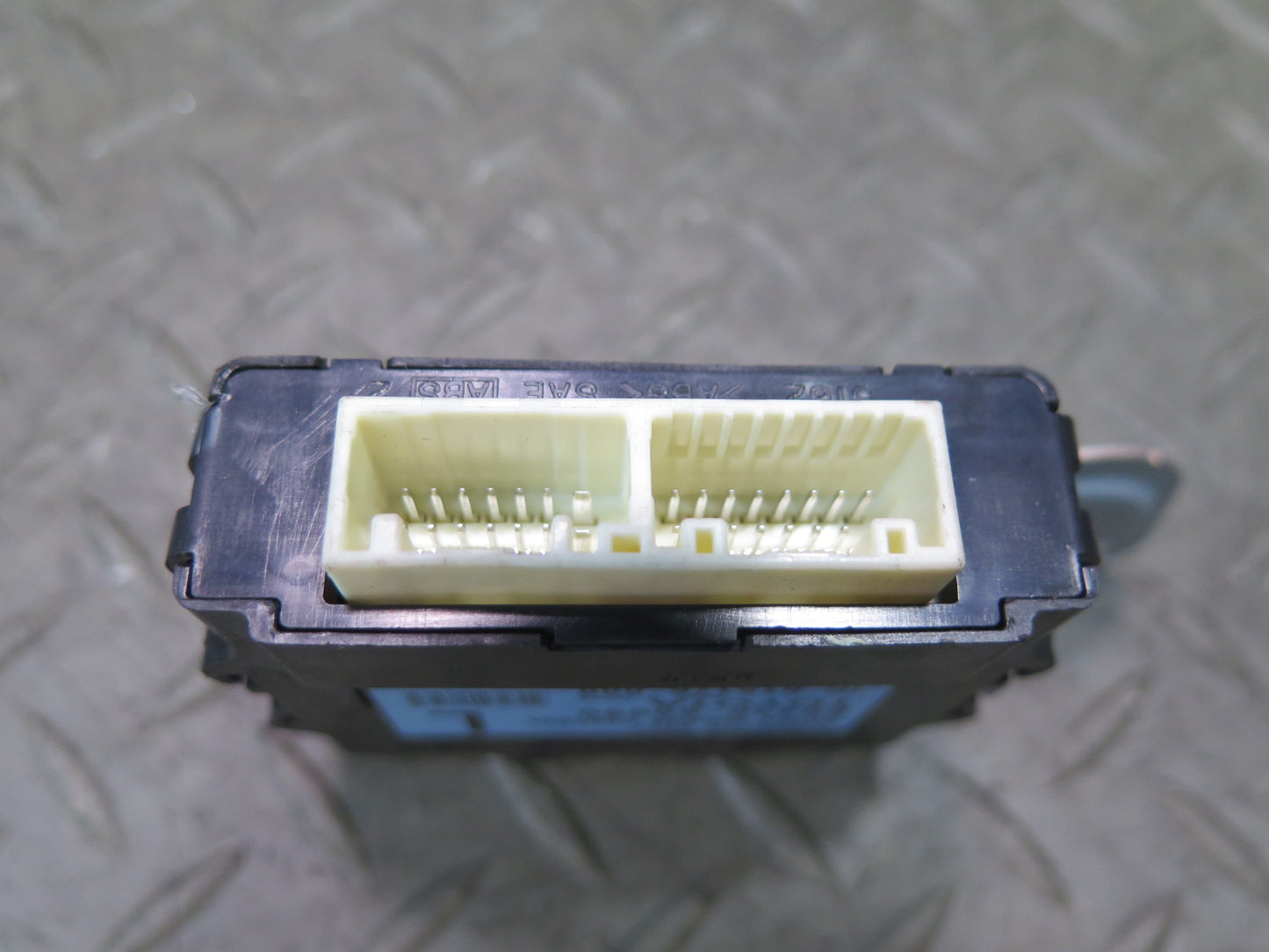 2010-2013 Lexus URJ150L GX460 Left Door Mirror Memory Control Module