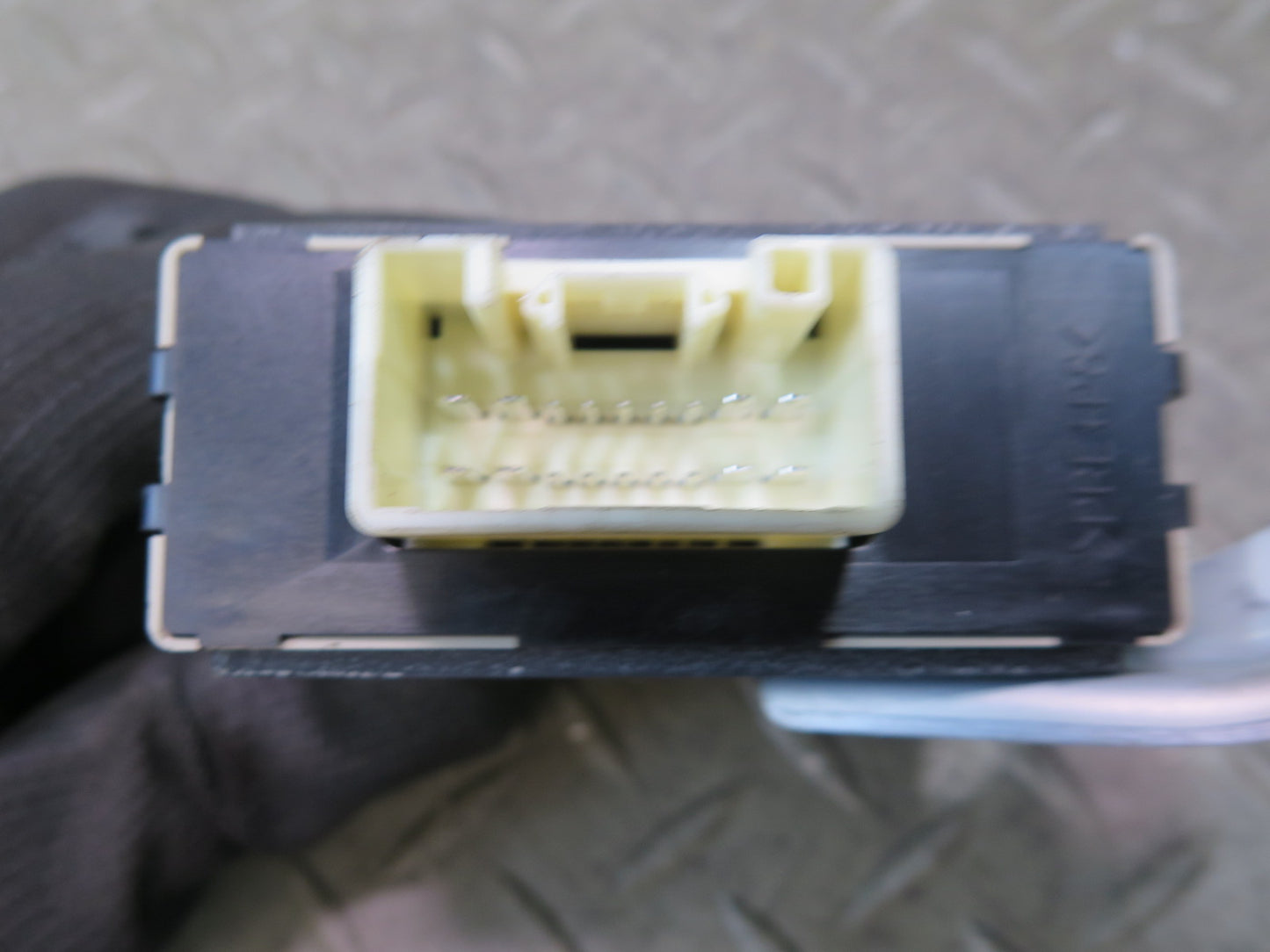 2010-2013 Lexus URJ150L GX460 Turn Signal Flasher Computer Control Module