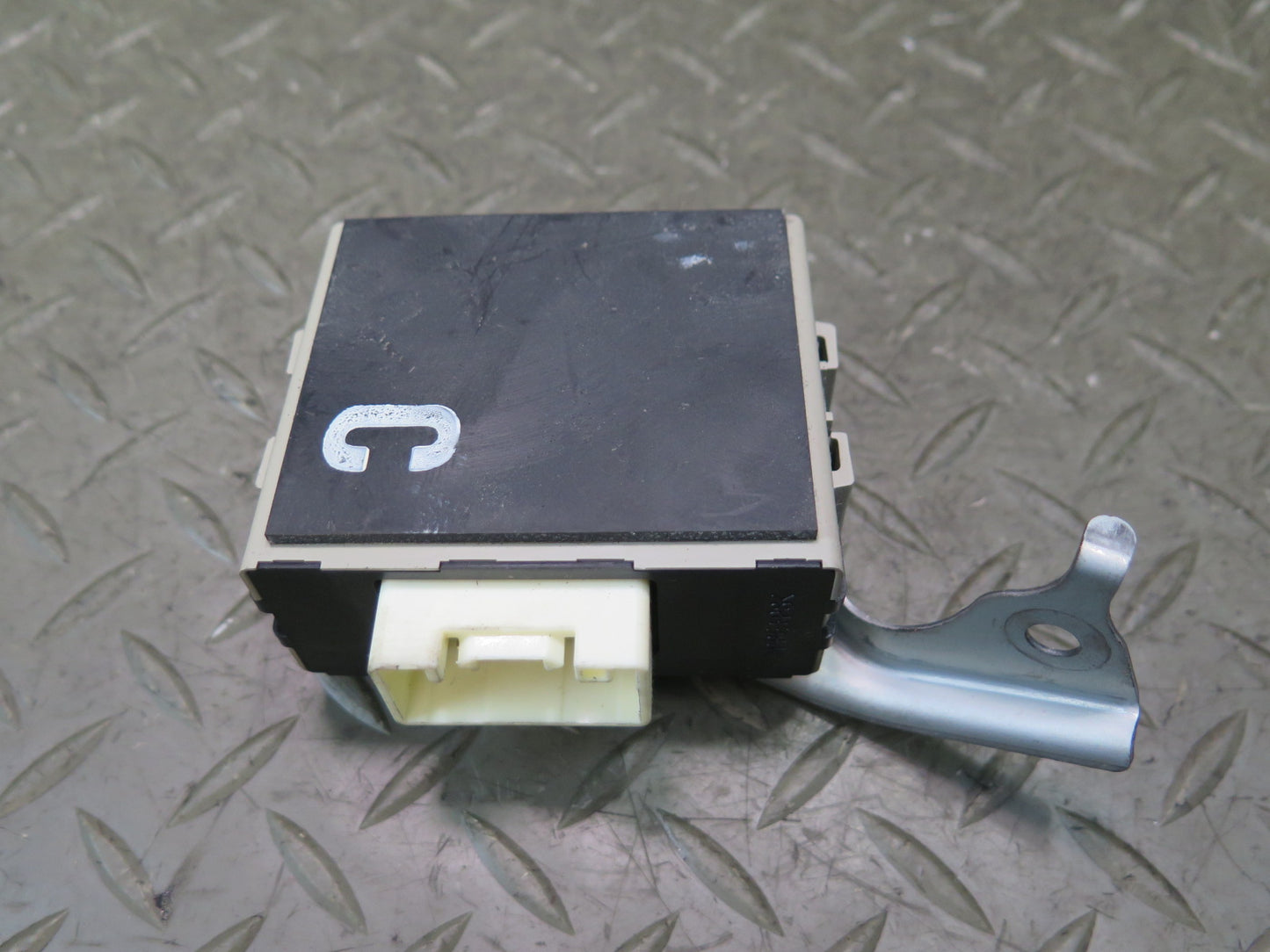 2010-2013 Lexus URJ150L GX460 Turn Signal Flasher Computer Control Module
