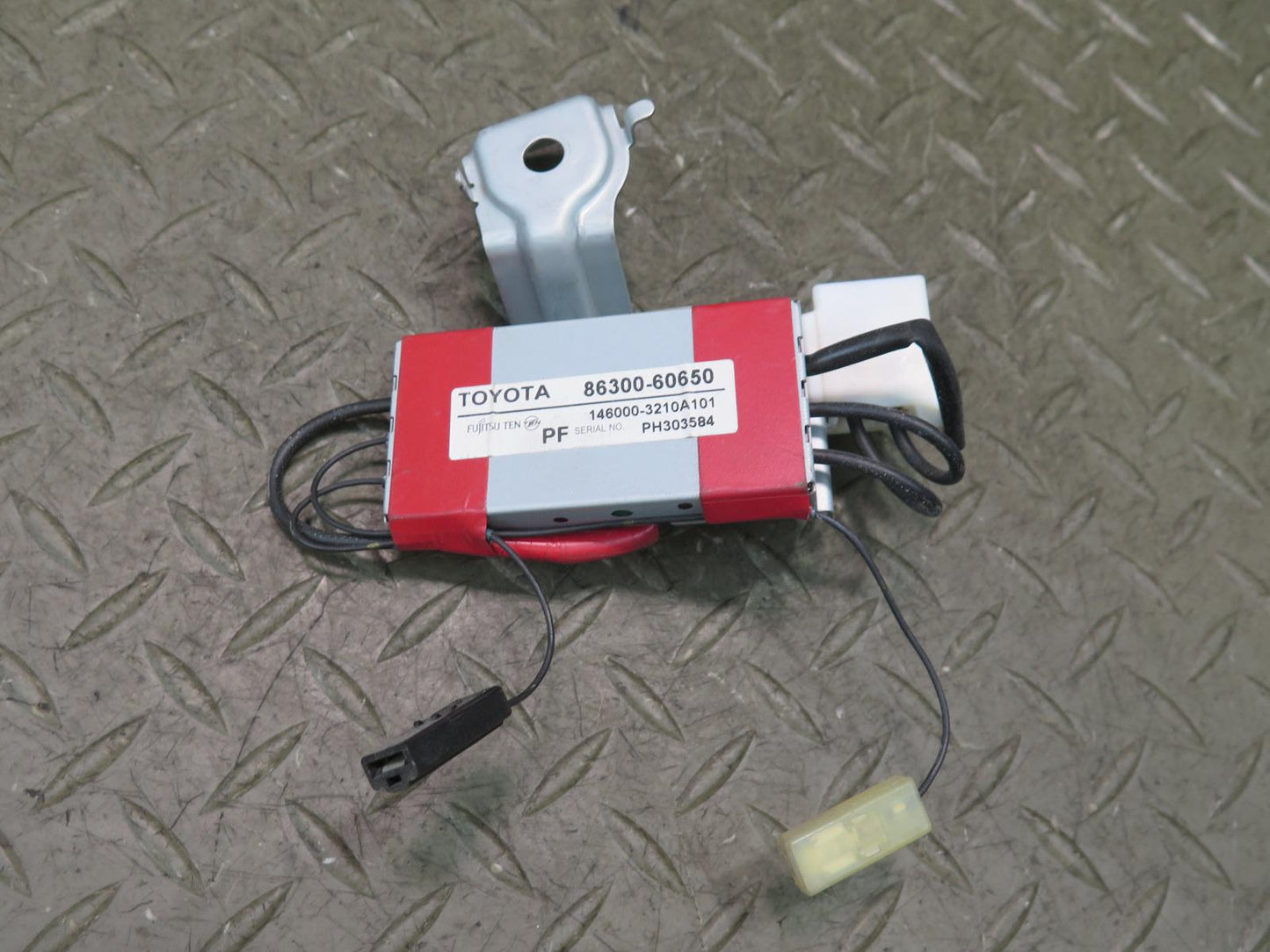2010-2013 Lexus URJ150L GX460 Antenna Amplifier Control Module Unit