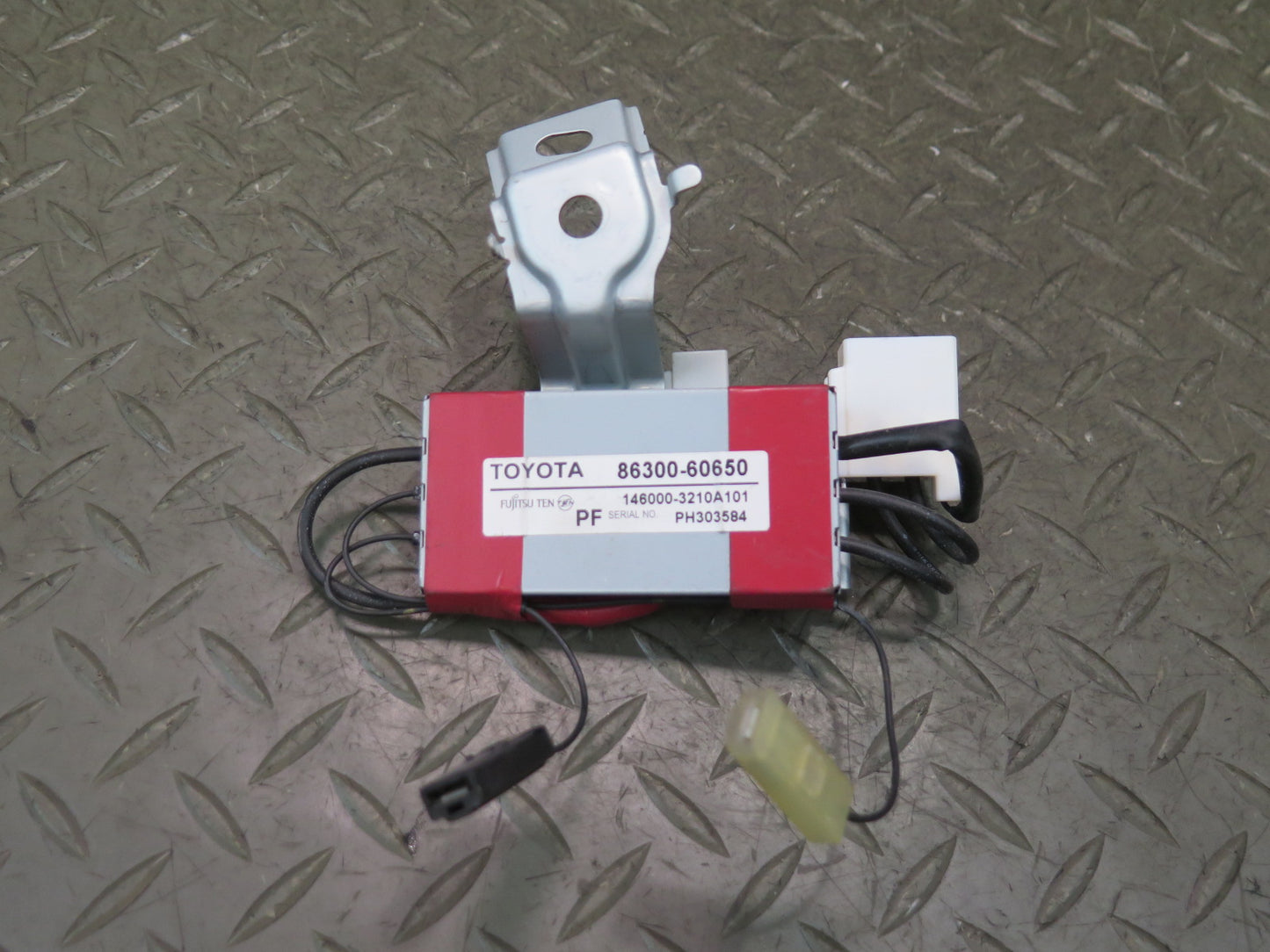 2010-2013 Lexus URJ150L GX460 Antenna Amplifier Control Module Unit