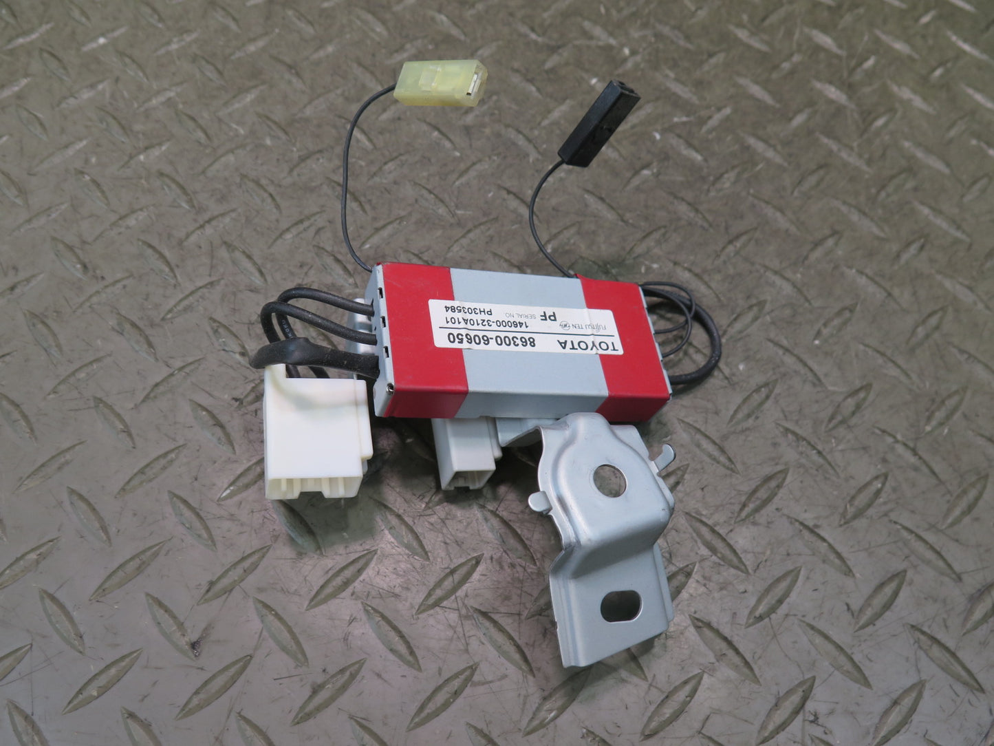 2010-2013 Lexus URJ150L GX460 Antenna Amplifier Control Module Unit