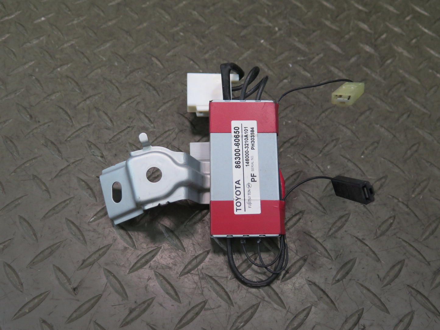 2010-2013 Lexus URJ150L GX460 Antenna Amplifier Control Module Unit