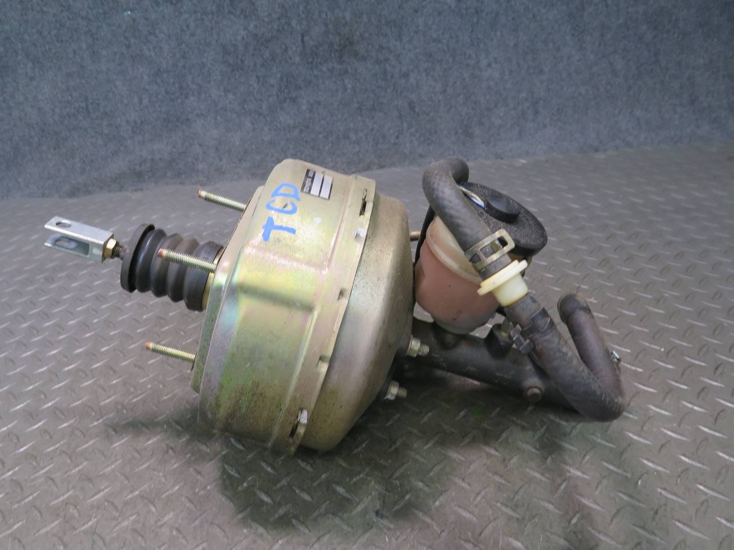 85-88 Toyota Cressida MX73 Brake Master Cylinder Booster Fluid Reservoir OEM