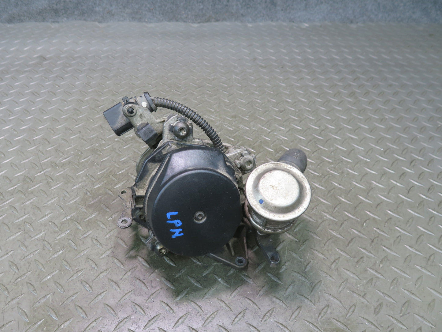 1999 Porsche 911 996 Secondary Air Injection Smog Pump w Bracket 19k Miles