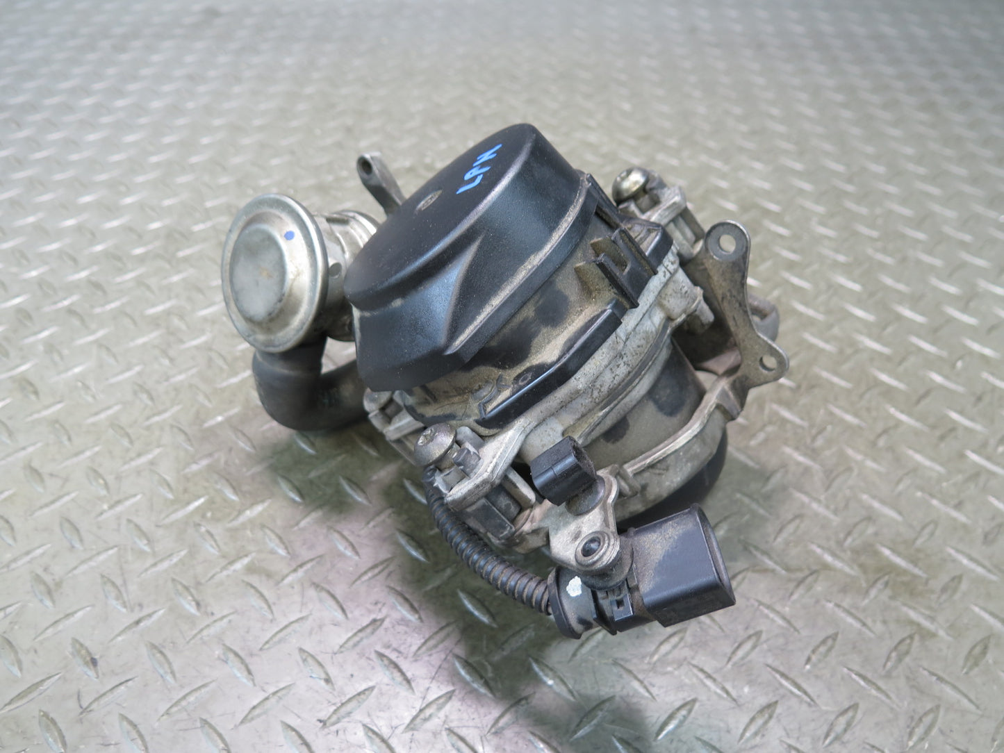 1999 Porsche 911 996 Secondary Air Injection Smog Pump w Bracket 19k Miles