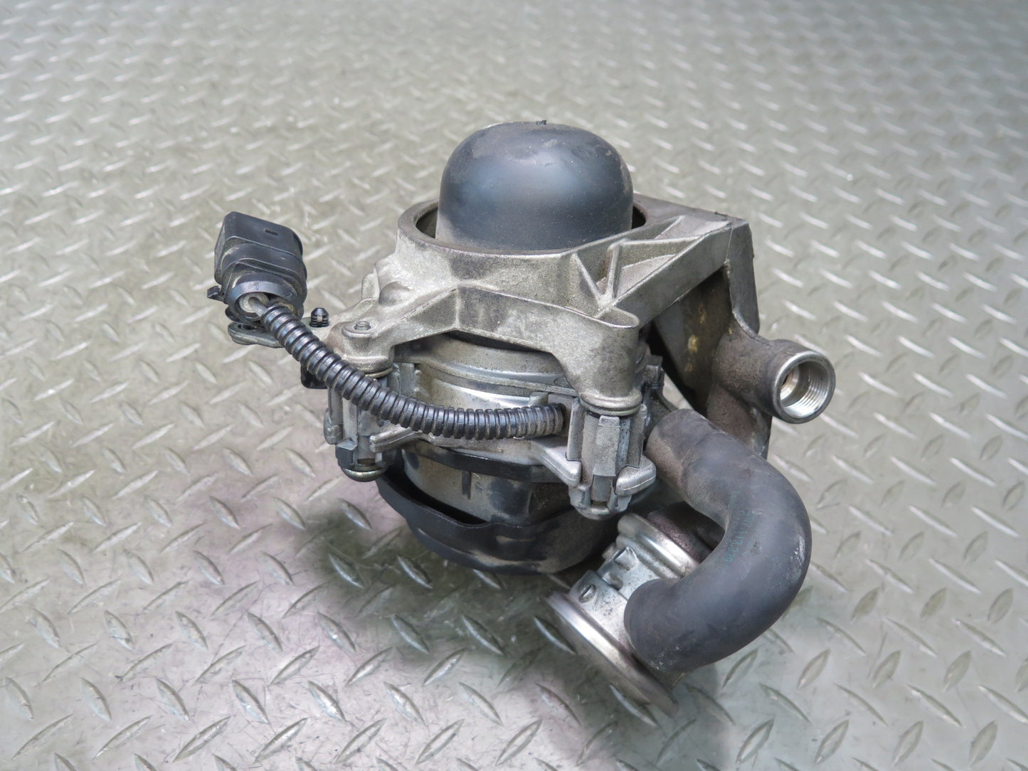 1999 Porsche 911 996 Secondary Air Injection Smog Pump w Bracket 19k Miles