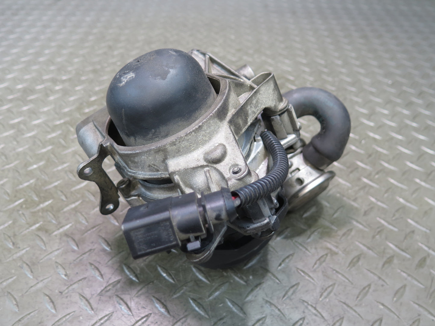 1999 Porsche 911 996 Secondary Air Injection Smog Pump w Bracket 19k Miles