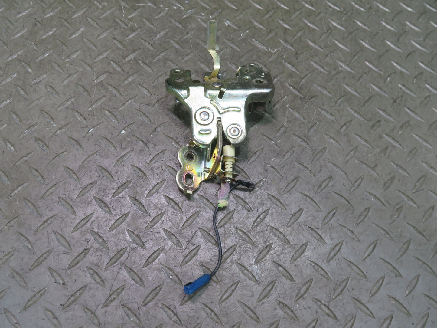 85-88 Toyota Cressida MX73 Sedan Rear Trunk Lid Lock Latch 45K Miles OEM