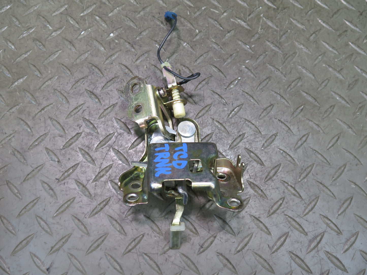 85-88 Toyota Cressida MX73 Sedan Rear Trunk Lid Lock Latch 45K Miles OEM