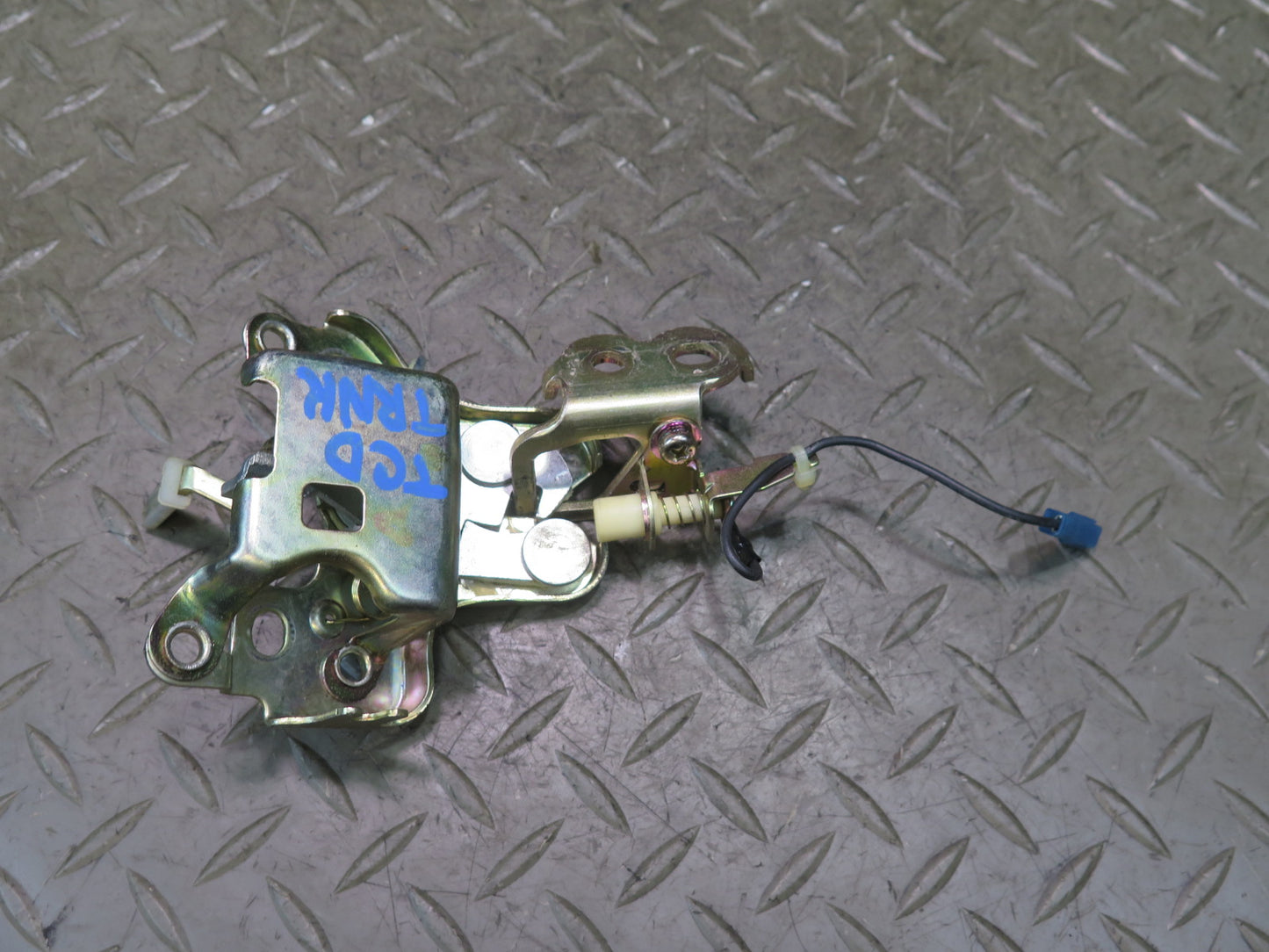 85-88 Toyota Cressida MX73 Sedan Rear Trunk Lid Lock Latch 45K Miles OEM
