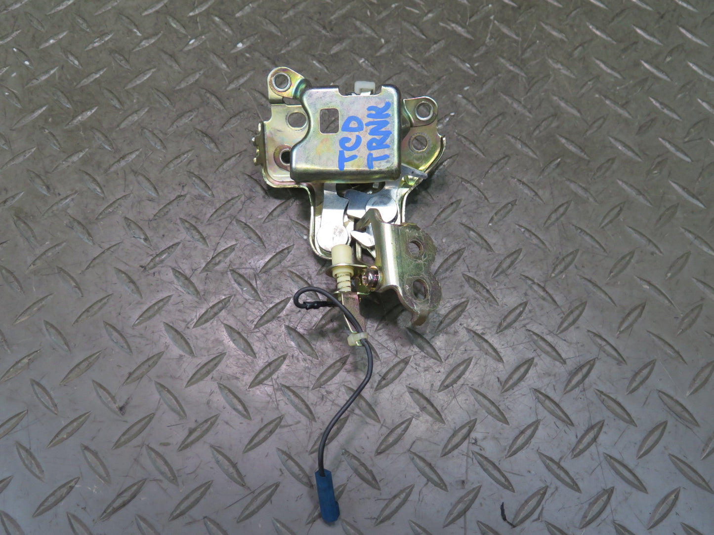 85-88 Toyota Cressida MX73 Sedan Rear Trunk Lid Lock Latch 45K Miles OEM