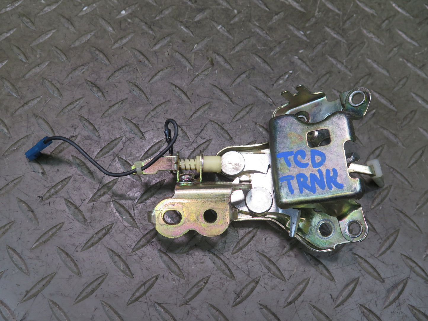 85-88 Toyota Cressida MX73 Sedan Rear Trunk Lid Lock Latch 45K Miles OEM
