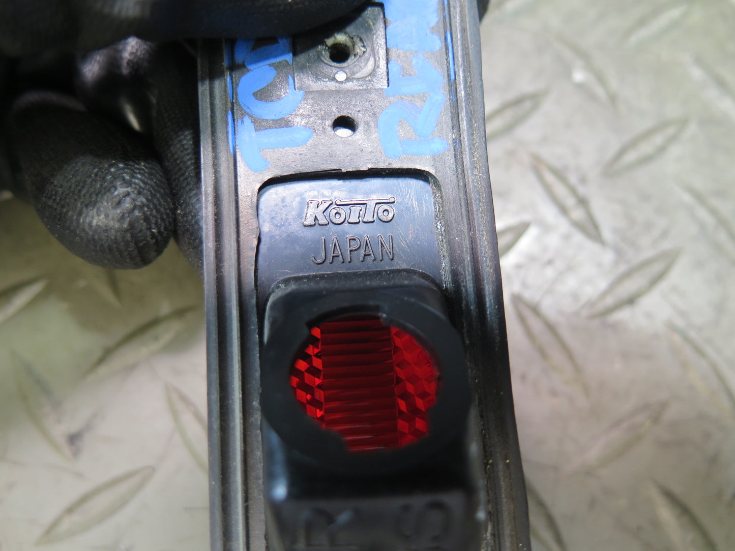 84-86 Toyota Cressida MX73 Rear Left & Right Fender Marker Light Lamp Set OEM
