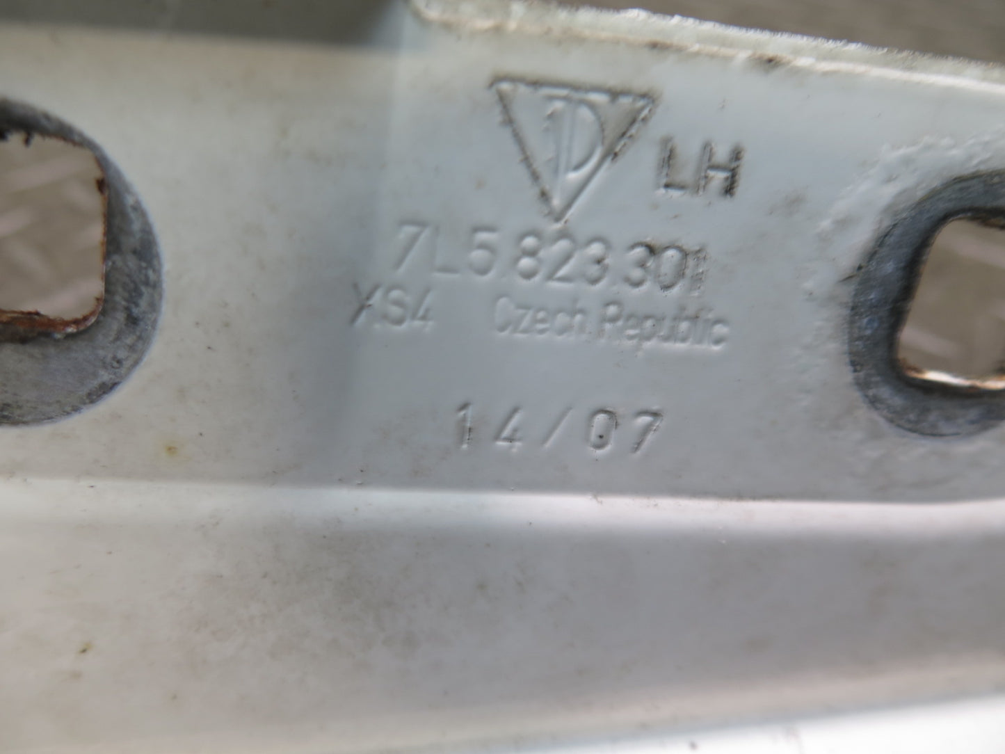 2003-2010 Porsche Cayenne 955 Front Left & Right Hood Hinge Set of 2