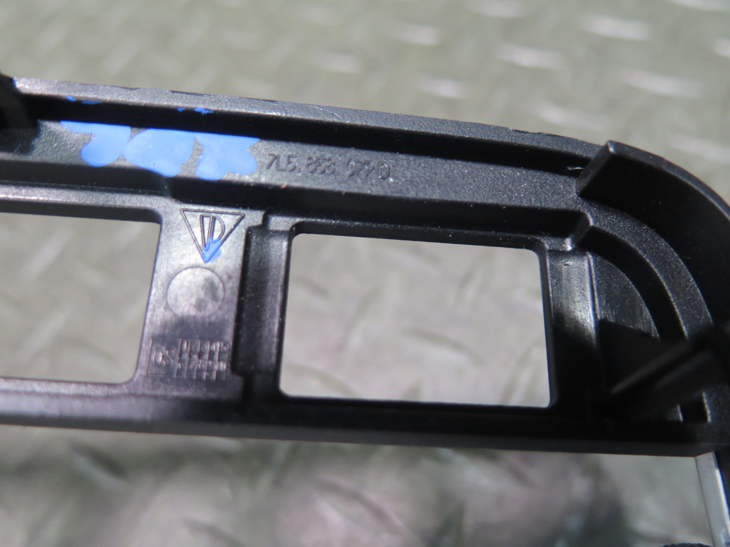 2003-2010 Porsche Cayenne 957 Dash Center Trim Bezel Cover Panel 7L5858079D