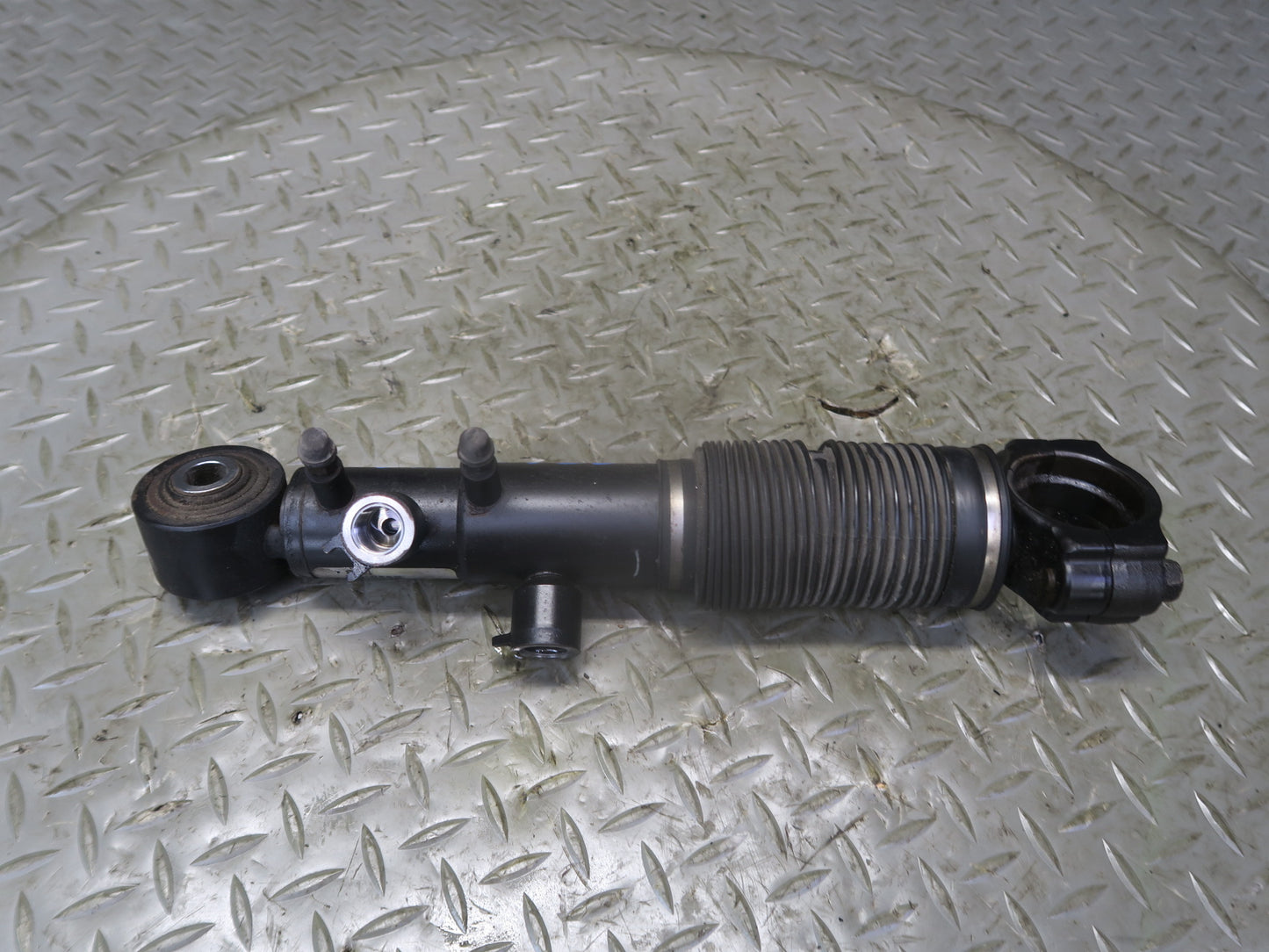 2010-2013 Lexus URJ150L GX460 AWD Rear Stabilizer Hydraulic Cylinder 48885-60030