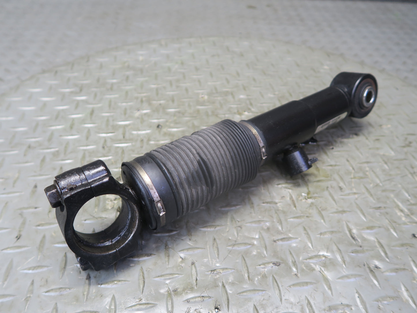 2010-2013 Lexus URJ150L GX460 AWD Rear Stabilizer Hydraulic Cylinder 48885-60030