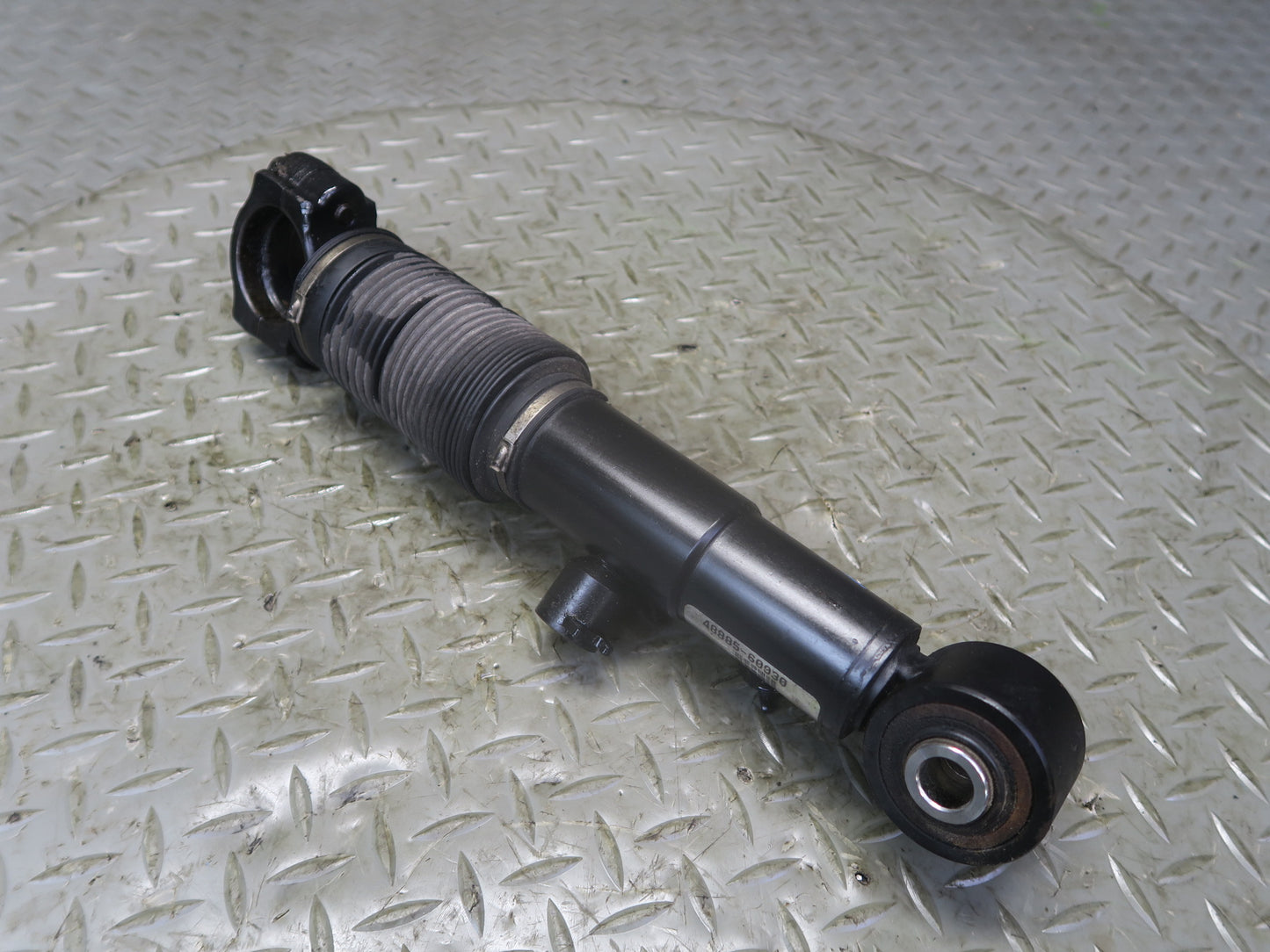 2010-2013 Lexus URJ150L GX460 AWD Rear Stabilizer Hydraulic Cylinder 48885-60030