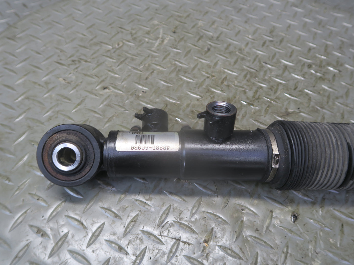 2010-2013 Lexus URJ150L GX460 AWD Rear Stabilizer Hydraulic Cylinder 48885-60030