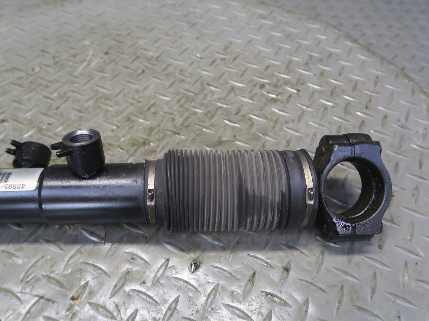 2010-2013 Lexus URJ150L GX460 AWD Rear Stabilizer Hydraulic Cylinder 48885-60030
